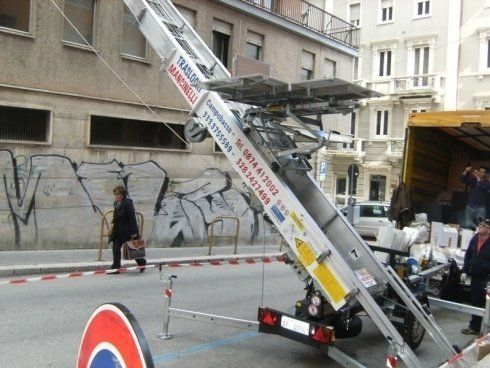 Piattaforma aerea per trasloco