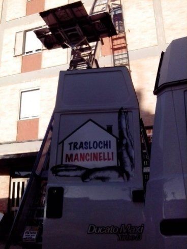 Furgone traslochi Mancinelli