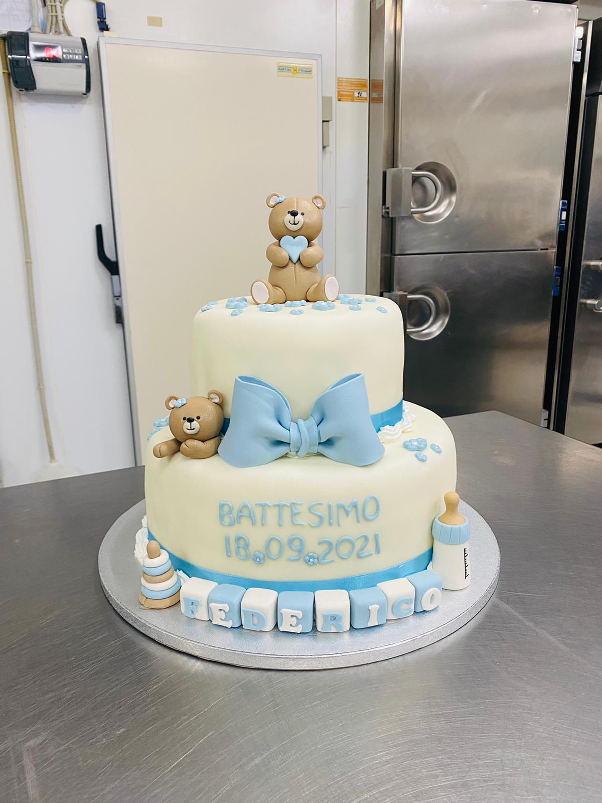 torta bianca e azzurra