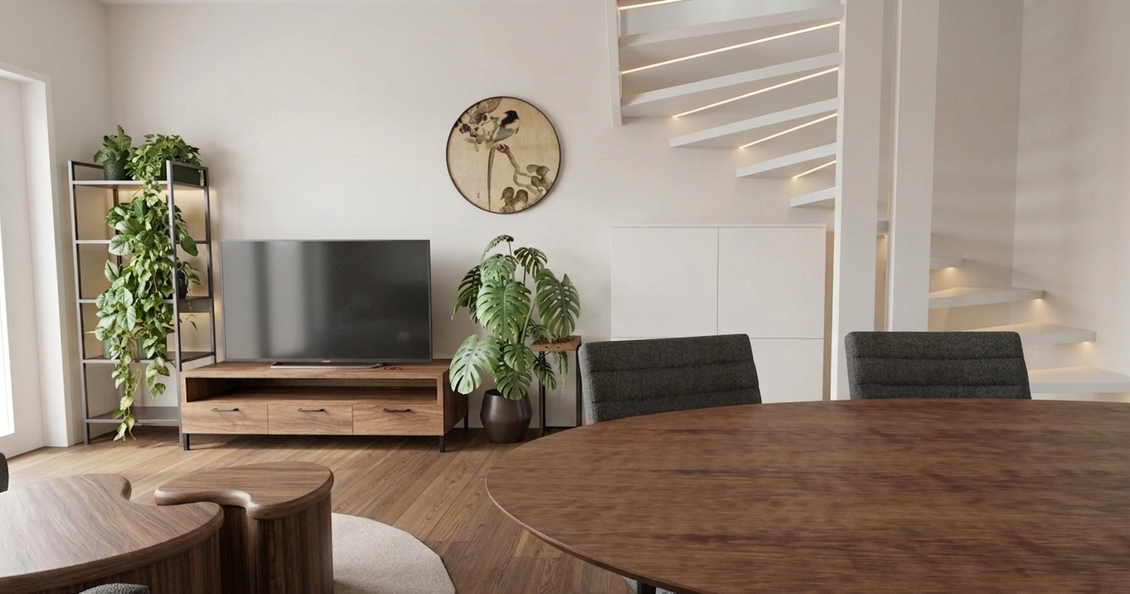 Een moderne woonkamer met een tv, een houten tv-meubel, potplanten, ronde wanddecoratie en een gebogen houten eettafel.