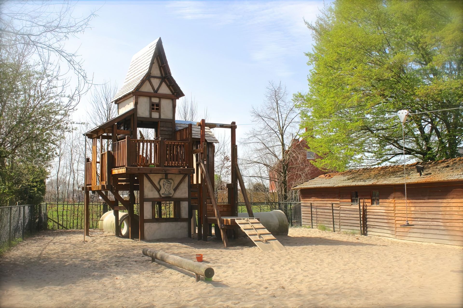 gethematiseerd klimhuis, speelplek