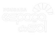 Logotipo branco com a inscrição “Pulsada Espacio de Sol” e um desenho de raio de sol à direita.