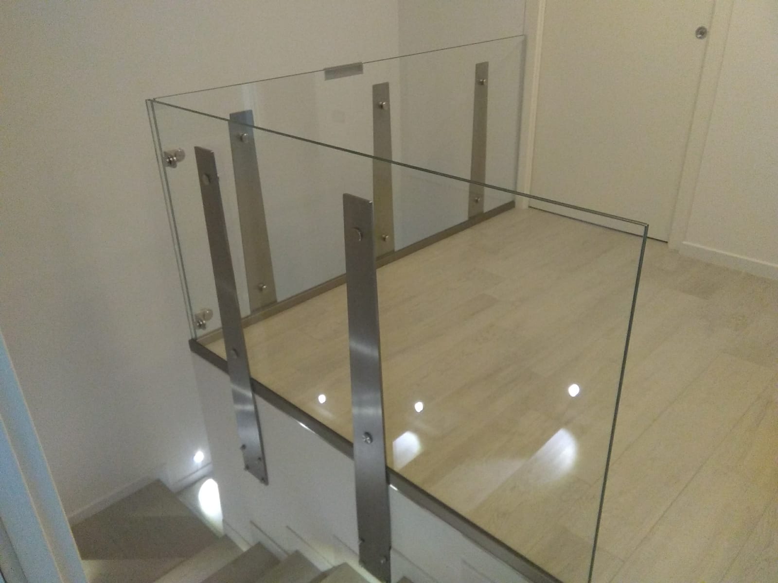 ringhiera artigianale in vetro