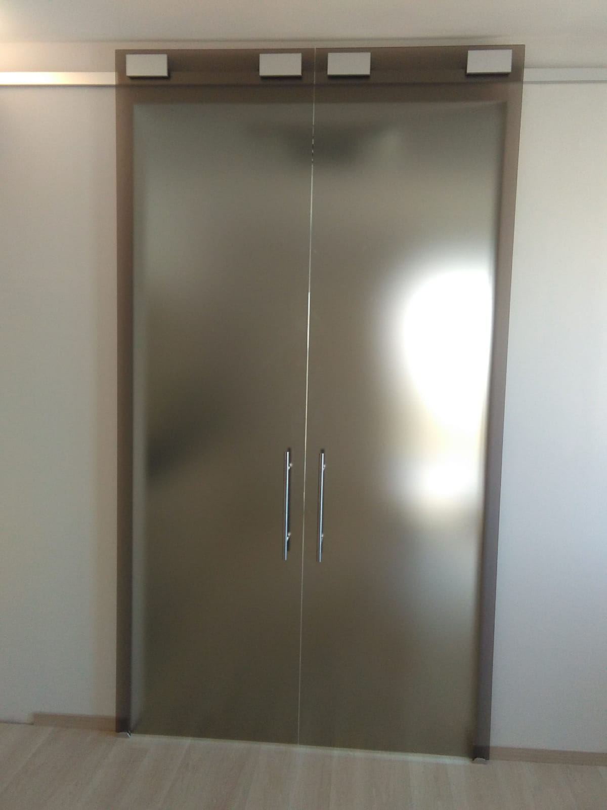 lavorazione in vetro per porte