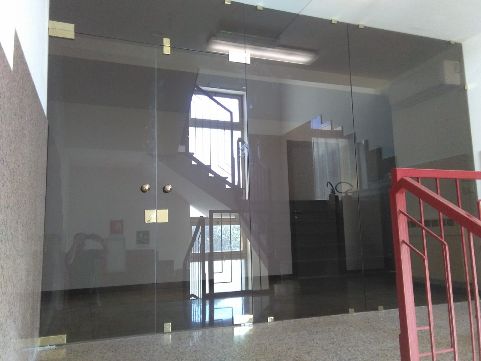 produzione di porte in vetro