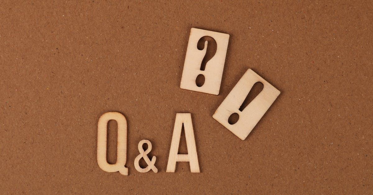 The letters q and a are on a brown surface.