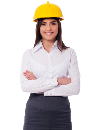 Una mujer que lleva un casco amarillo está de pie con los brazos cruzados.