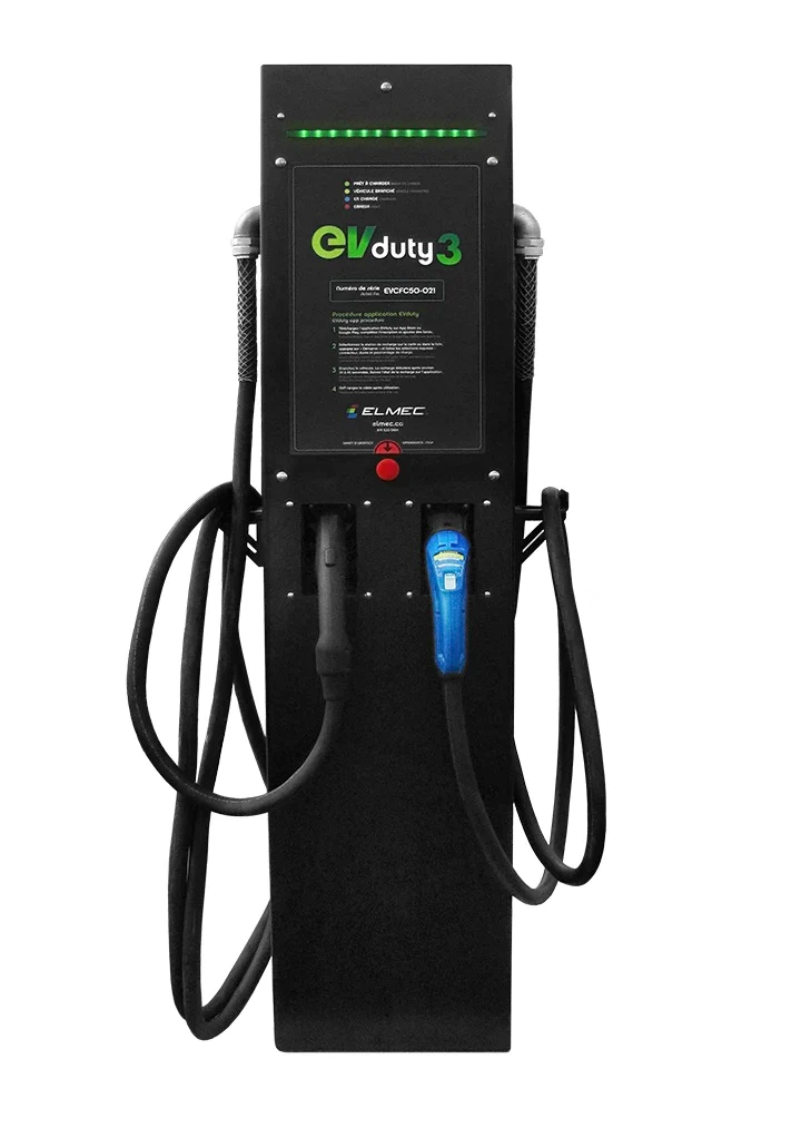 Une borne de recharge noire pour véhicule électrique avec deux câbles attachés.