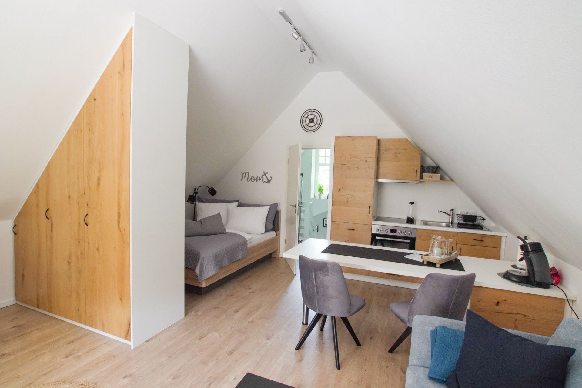 Schlafbereich, Essbereich, Kochbereich