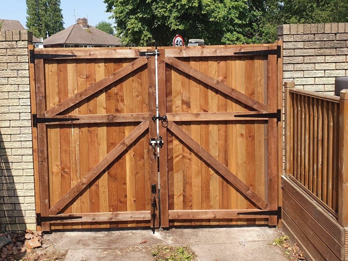 J&Z Fencing Cardiff double wooden gates