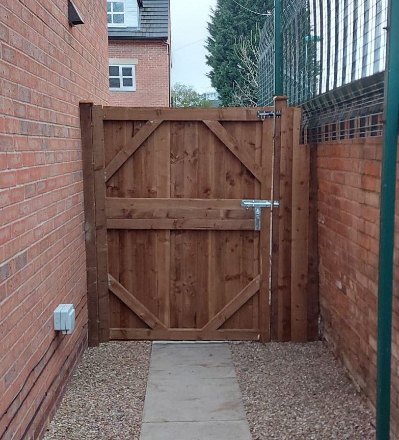 J&Z Fencing wide side wooden gate to access the garden in Llandough