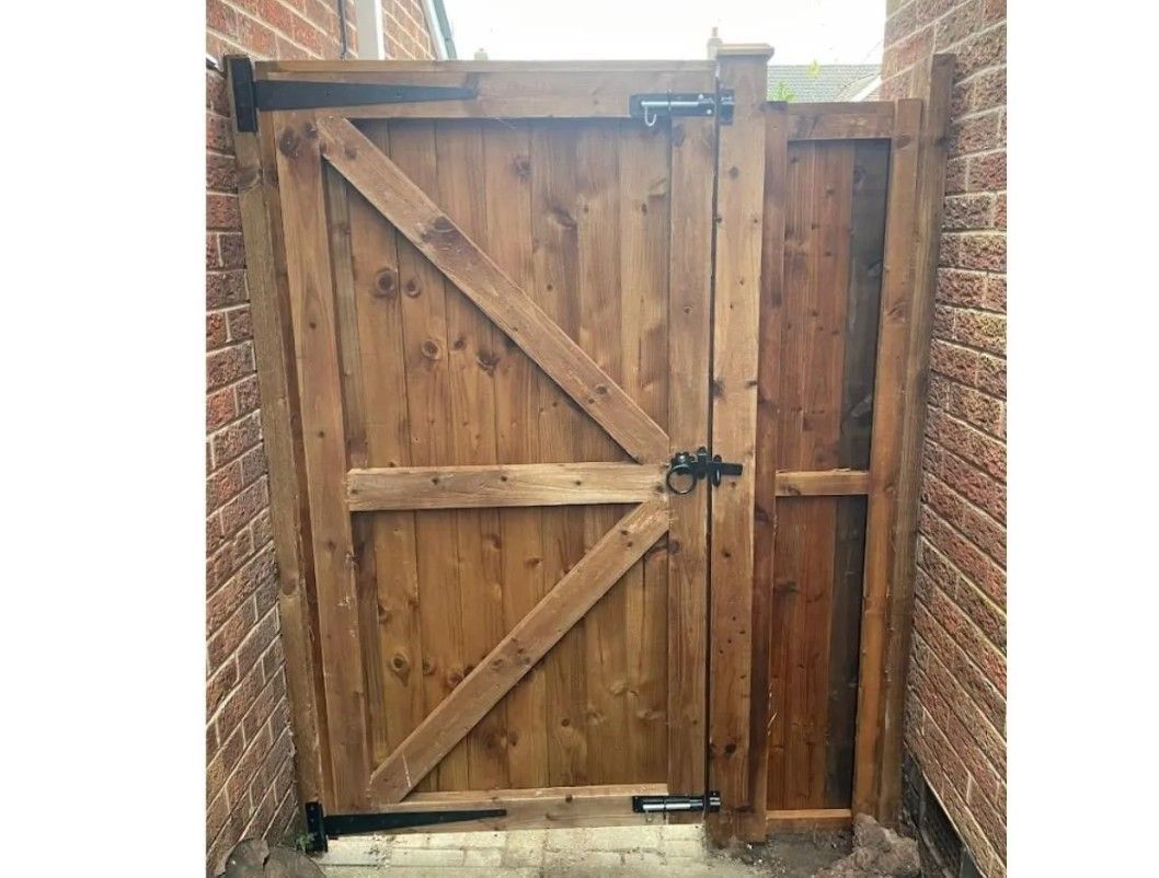 J&Z Fencing wooden gate Adamsdown