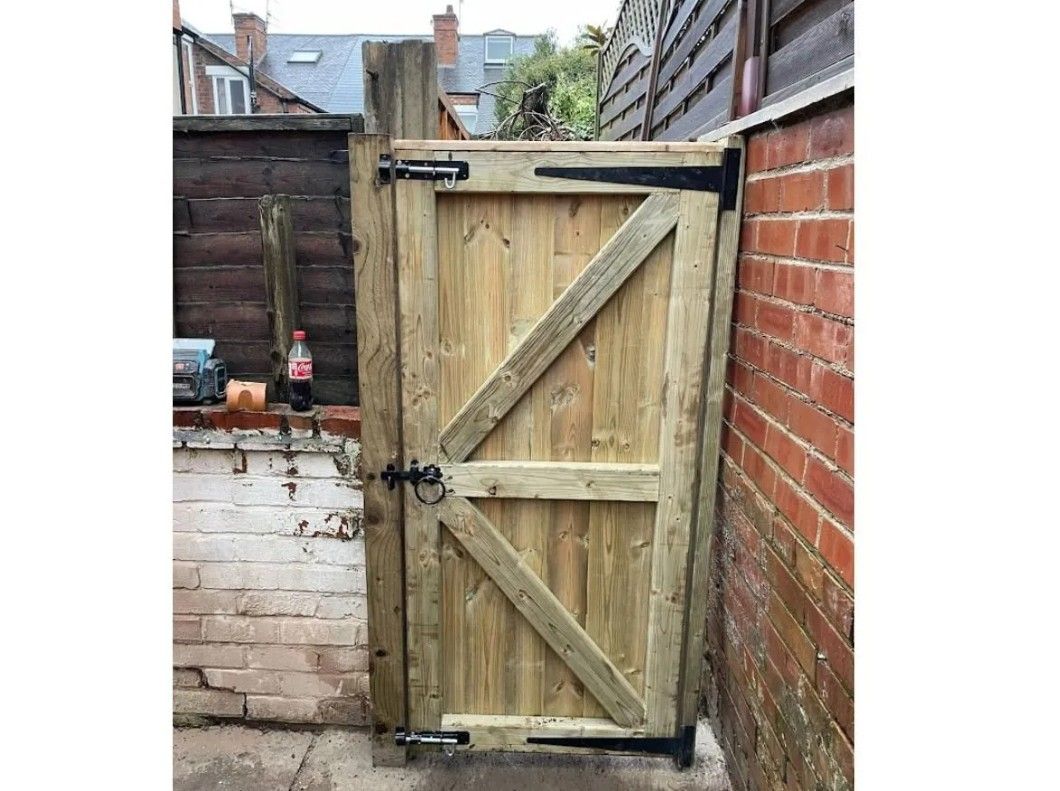 J&Z Fencing wooden garden gate in Adamsdown