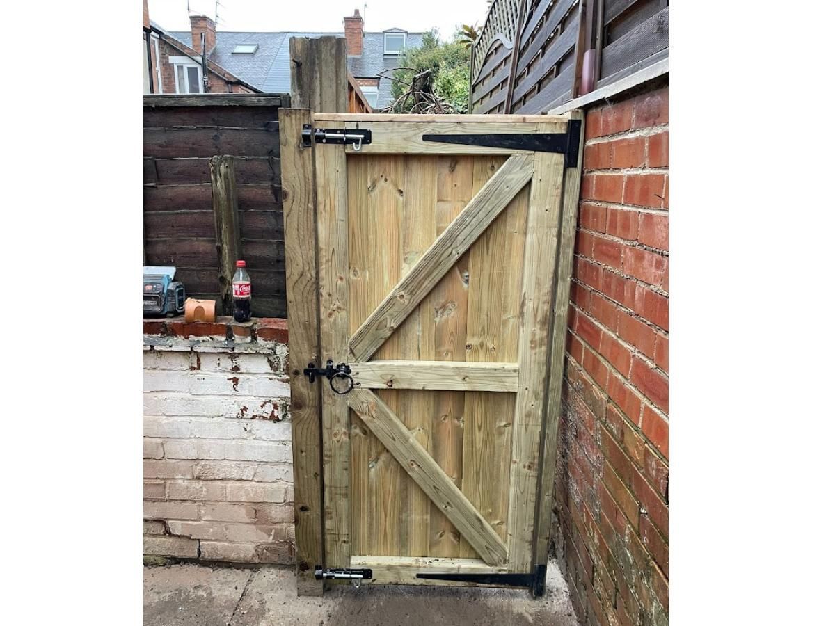 J&Z Fencing wooden garden gate in St Athan