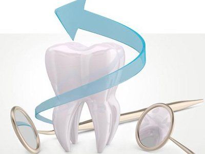 dente con immagine di una freccia e specchietti del dentista