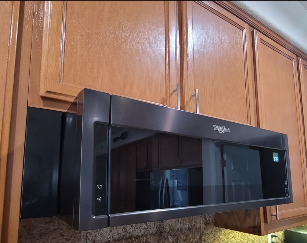A whirlpool over the range microwave in a kitchen
