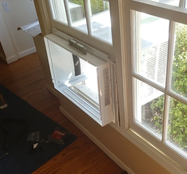 A window in a room with the letter r on the wall