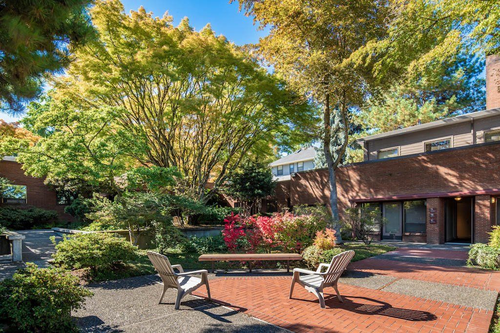Marshall Street Professional Building Courtyard