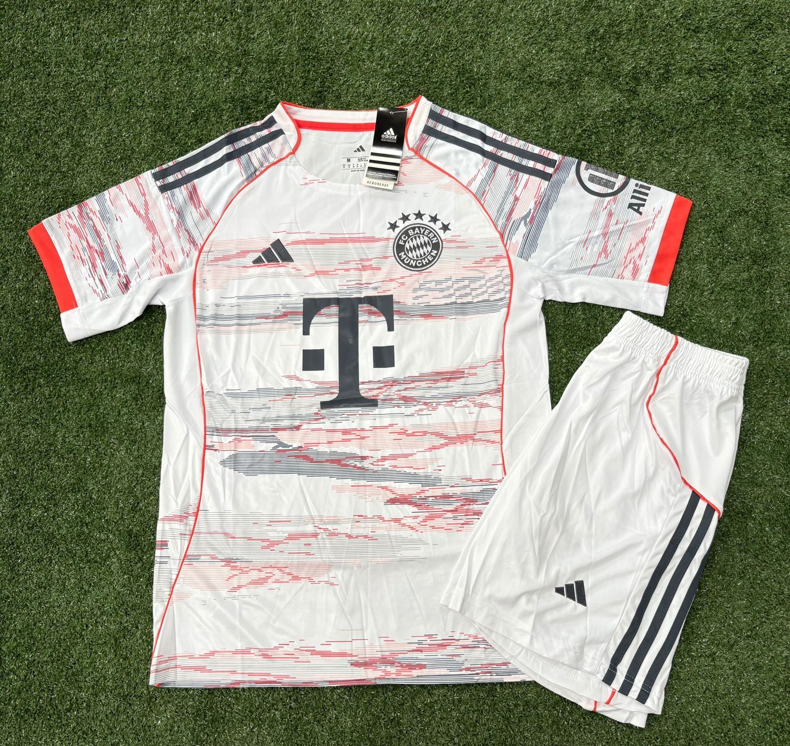 Uniforme Bayern Munich Visita 25/26