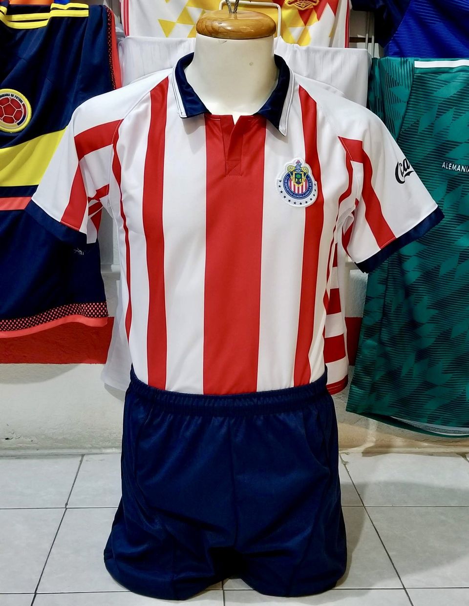 Uniforme Chivas Local 2019