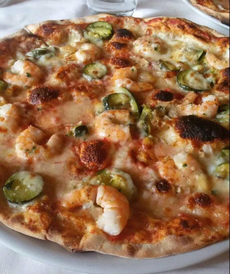 pizza con gamberetti e zucchine