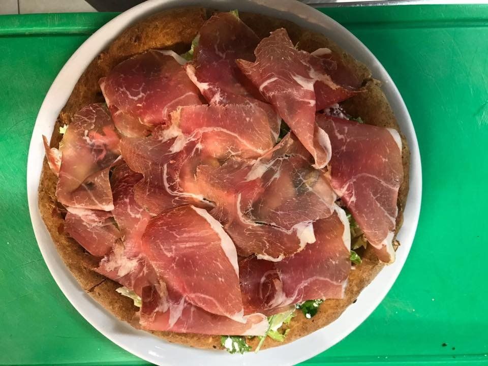 pizza con prosciutto crudo