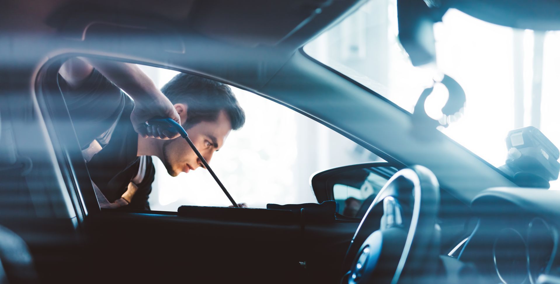 USING TOOLS TO FIX HAIL DENT USING PDR PAINTLESS DENT REPAIR