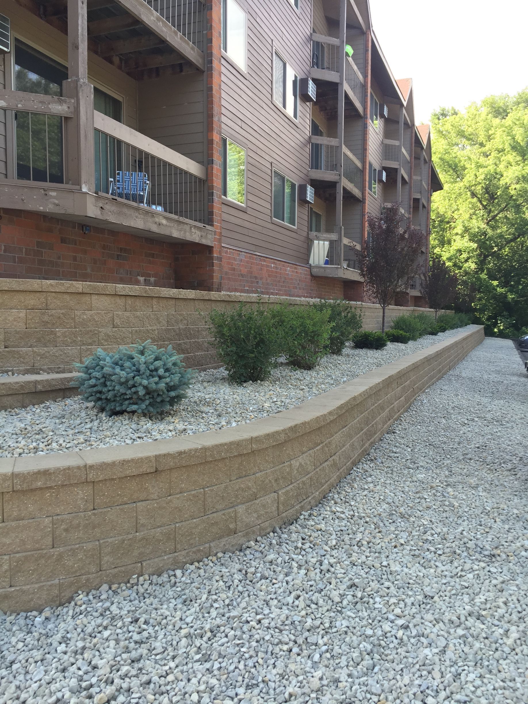 retaining wall contractor design & install