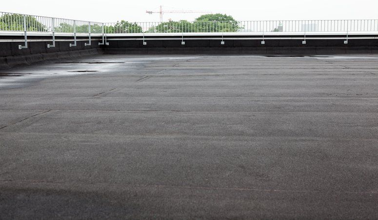 Flat roof with roofing