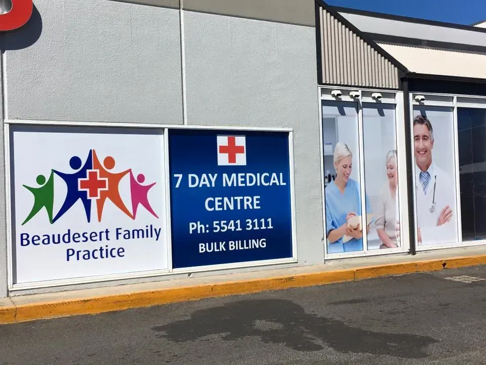 A building with a sign that says 7 day medical centre