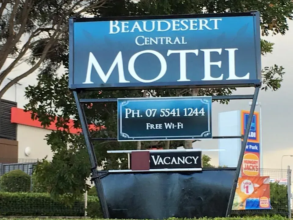 A blue sign for beaudesert central motel