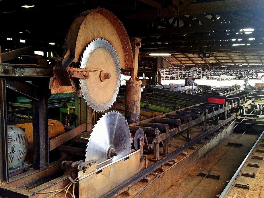 A Machine Is Cutting A Piece Of Timber In The Factory – Beaudesert, QLD - Enrights Sawmill