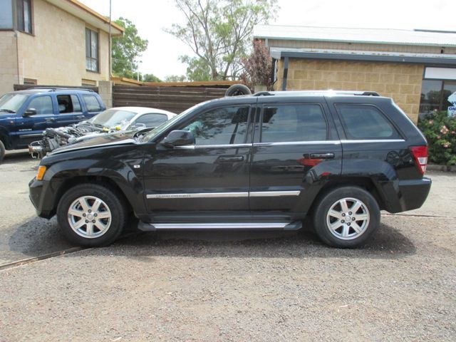 VB6093 2009 Grand Cherokee — Urangan, QLD — Jeeepart Recyclers