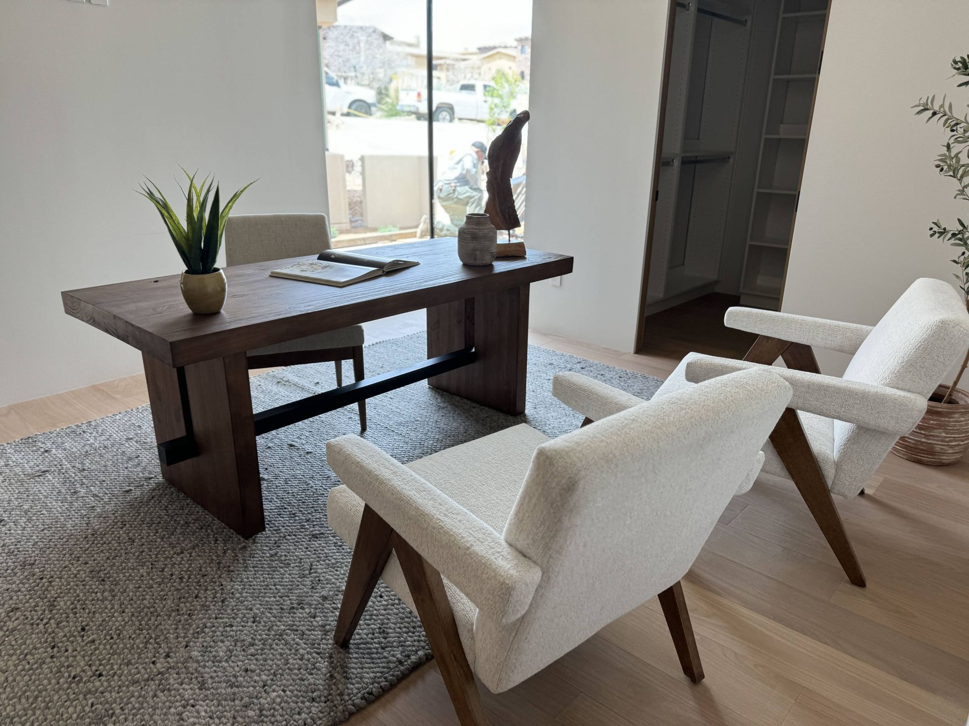 There is a desk and chairs in the room.