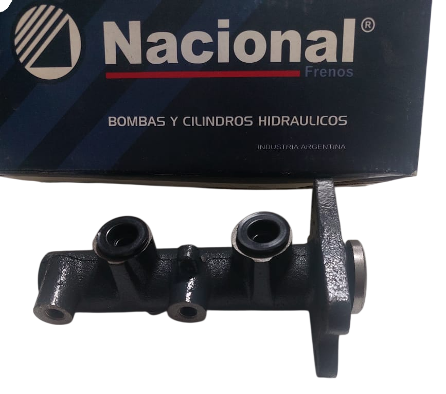 Cilindro maestro de freno negro de Nacional Frenos, junto a su caja azul con logo.