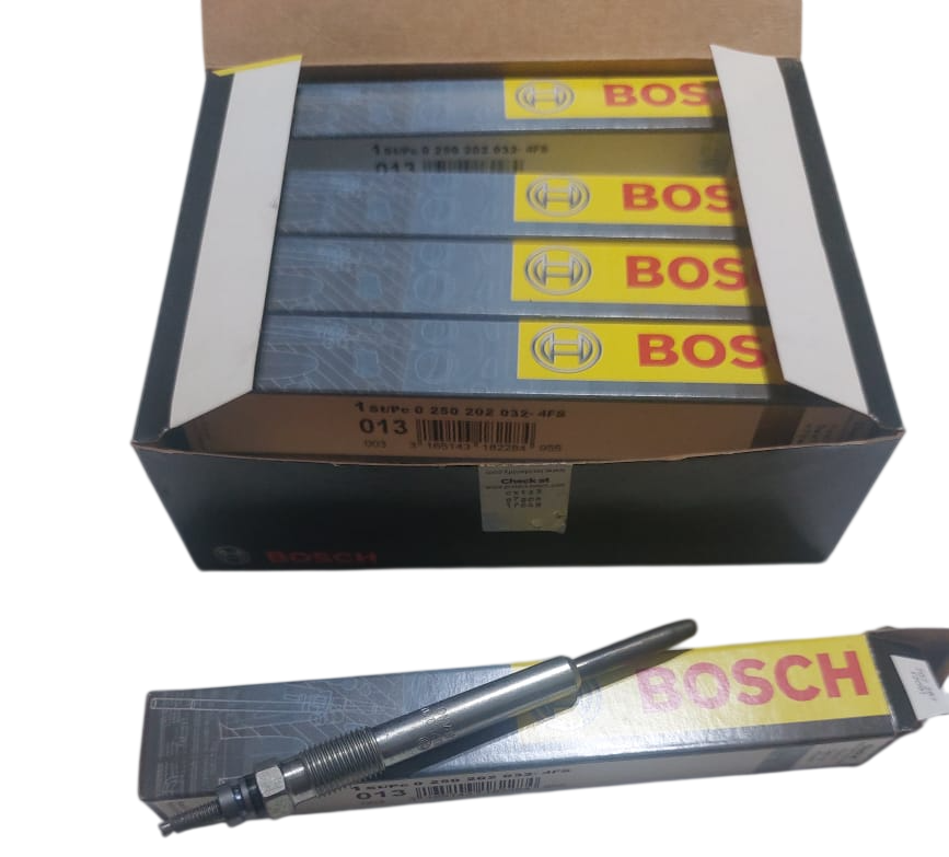 Caja de bujías incandescentes Bosch, con una de ellas expuesta fuera de la caja.