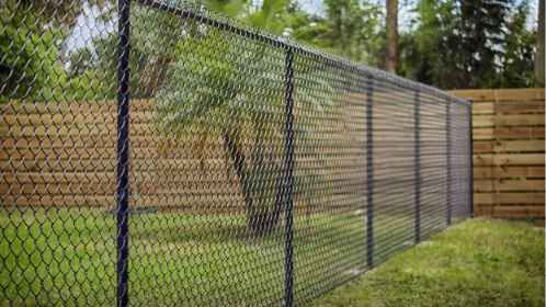 Newly installed chain link fencing in Melville WA, work done by expert fencers.