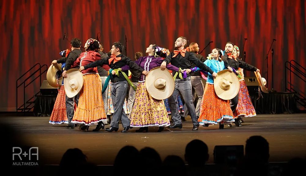 Grupo Folklórico Los Laureles 
Folklorico Dance Troupe