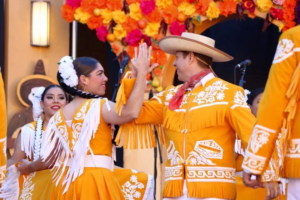Grupo Folklórico Los Laureles 
Folklorico Dance Troupe