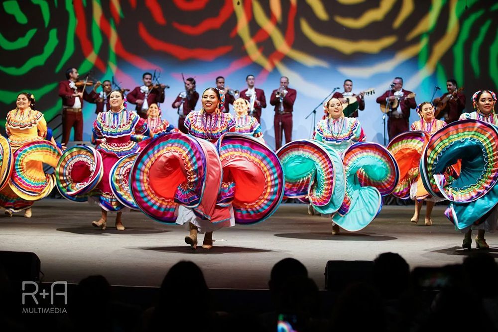 Grupo Folklórico Los Laureles 
Folklorico Dance Troupe