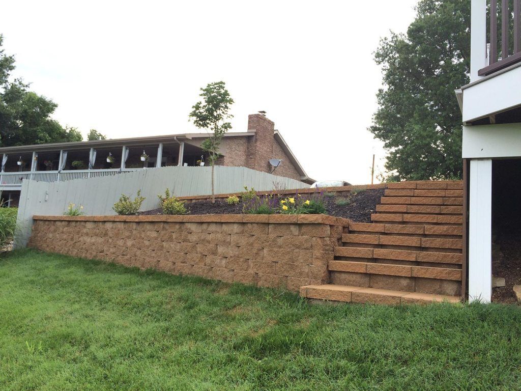 Brick wall with stairs — Jasper, IN — Green Thumb Landscaping and Garden Center 