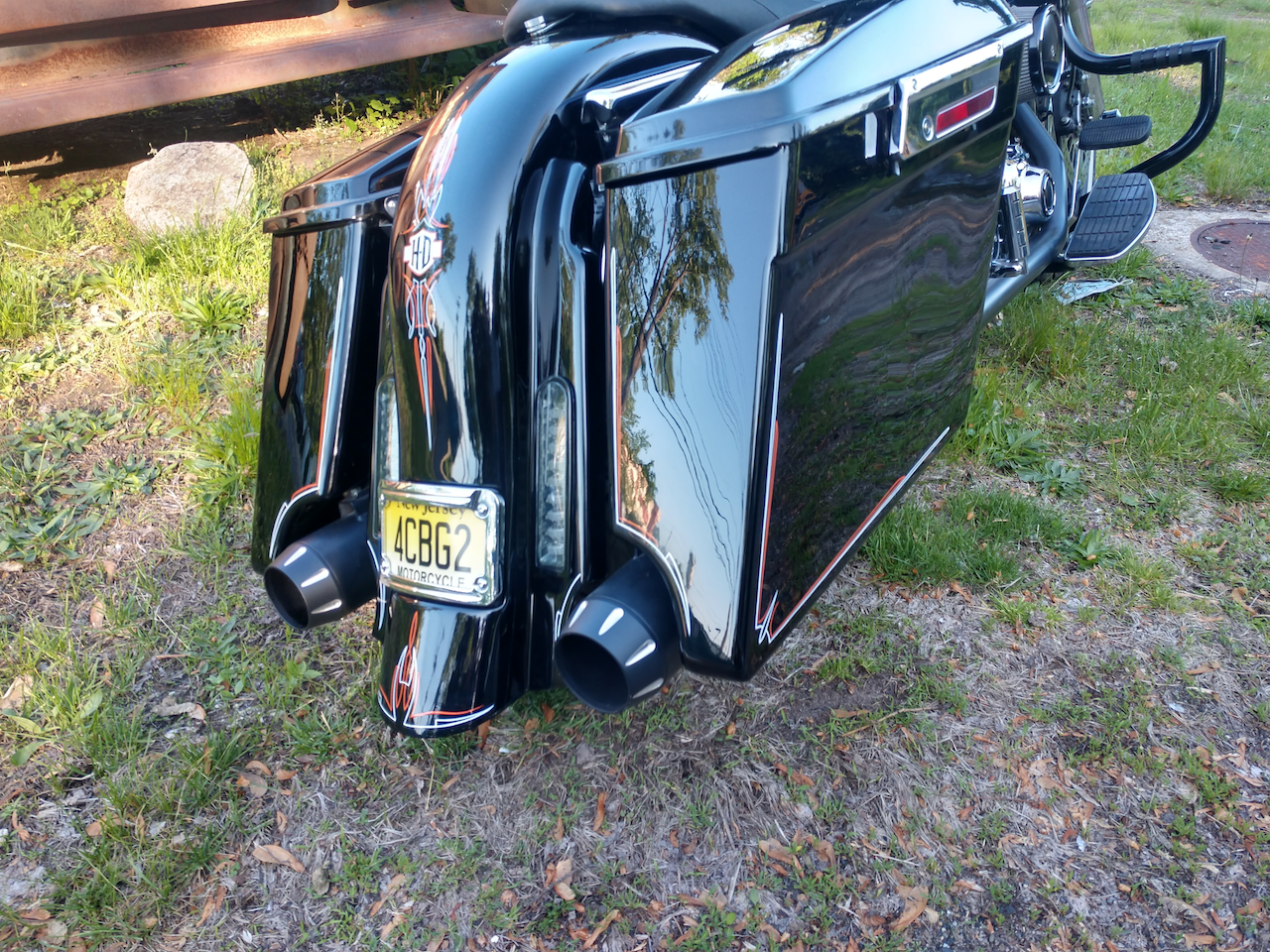 A black motorcycle with a license plate that says 4362