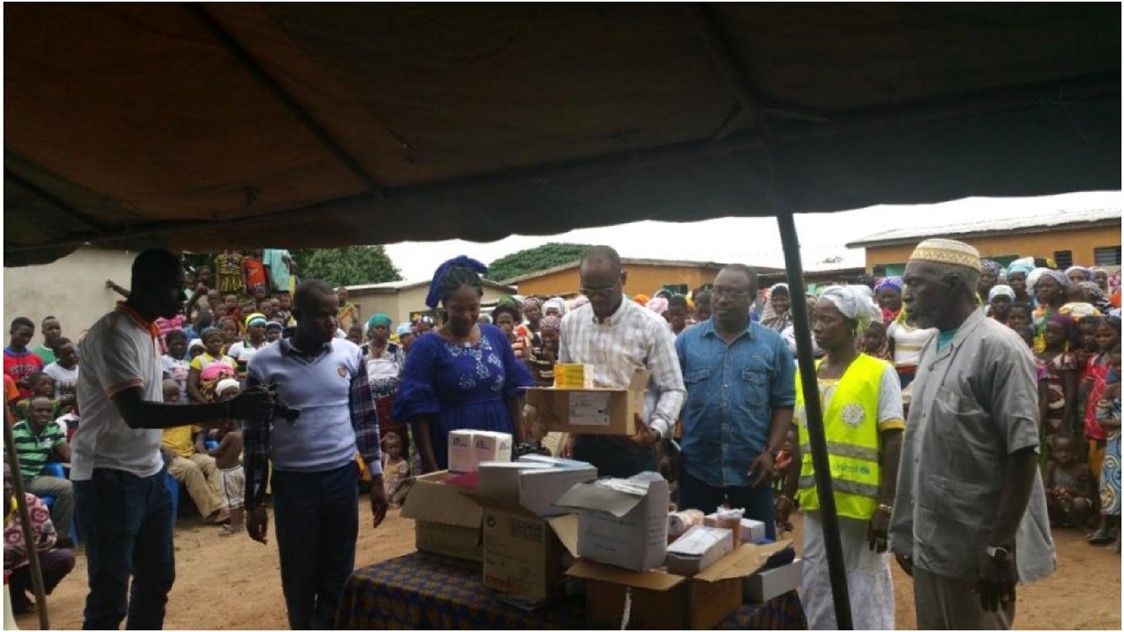 Le Dr Mamadou TOURE en comnpagnie de notre représentant en Côte d'Ivoire le Dr. M,ohamed Moutapha LY pendant la remise des dons.