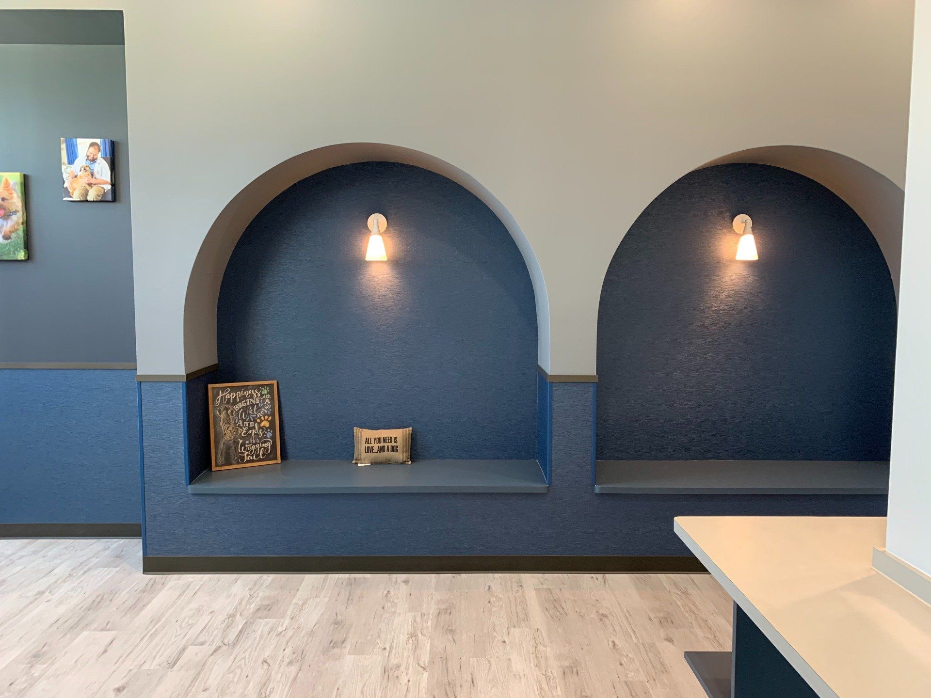 Canine waiting area alcoves