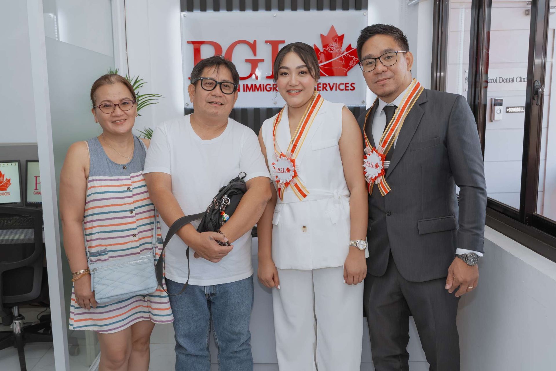 A group of people are posing for a picture in front of a building.