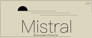 Logo per Mistral Ristorante-Pizzeria caratterizzato da un'icona semicircolare nera raffigurante un'alba e da un testo minimalista su sfondo beige.