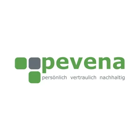 Ein grün-weißes Logo für ein Unternehmen namens Pevena auf weißem Hintergrund.