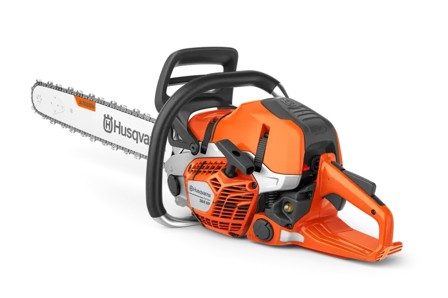 Motosega Husqvarna arancione su sfondo bianco.