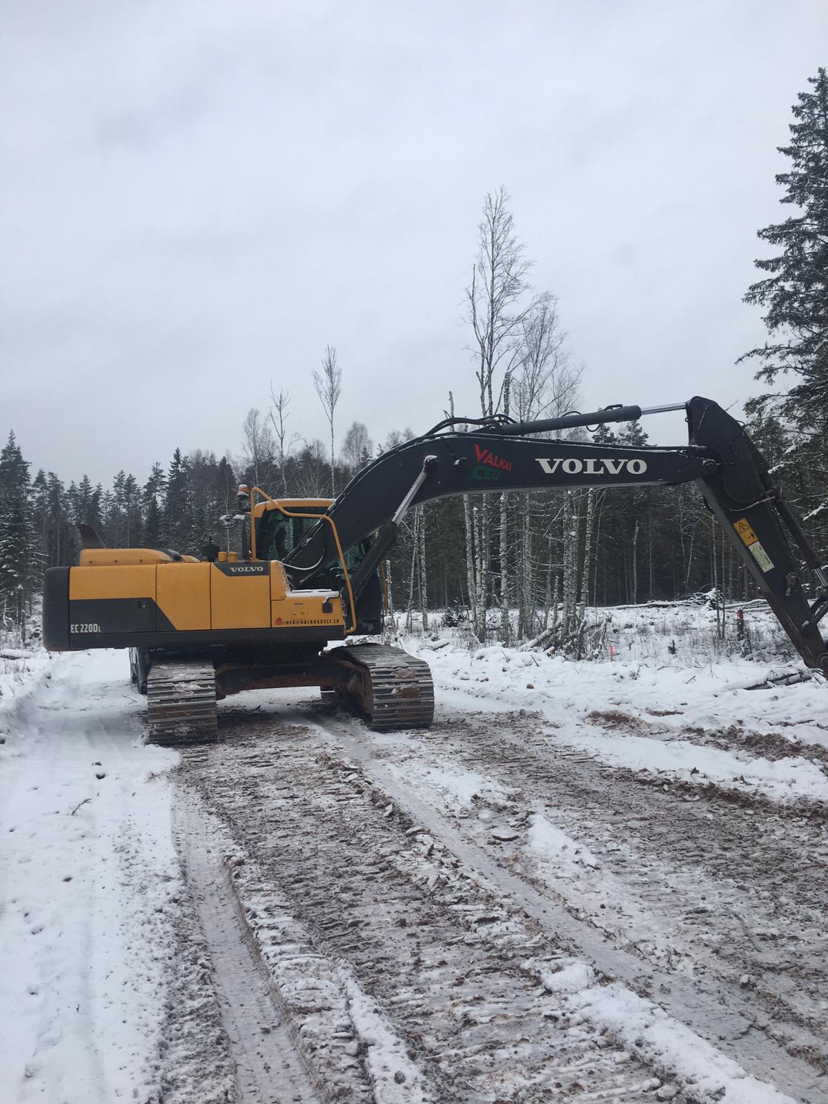 Ķēžu ekskavators VOLVO EC220DL, tehnikas noma