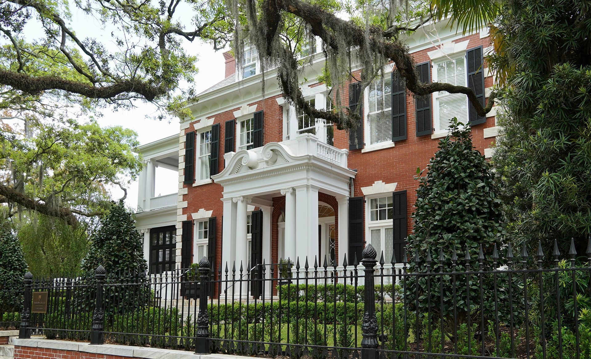 Savannah GA A Stately elegant home in the Historic District shaded by Live oak trees and lush greenery